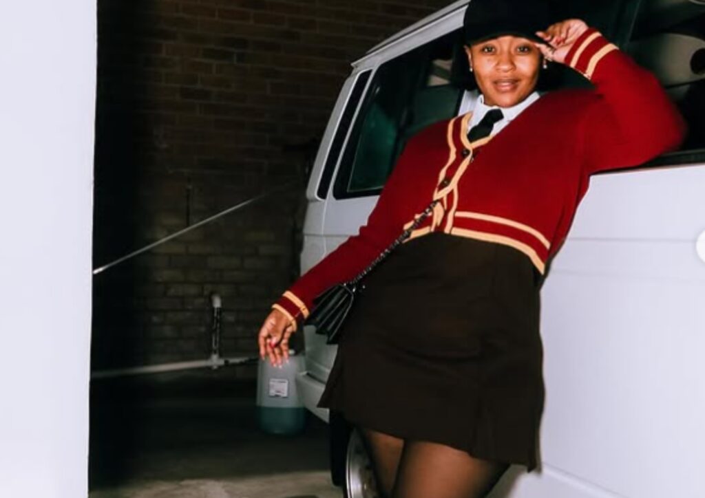 Gogo Skhotheni o divhadza u di rula mushumo wa u vha ṅanga