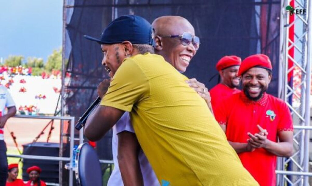 Shebeshxt o ḓiphina na Julius Malema na mutukana wawe