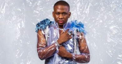 Mutambi wa matambwa Mahlatse o vala mavharivhari a uri u GAY