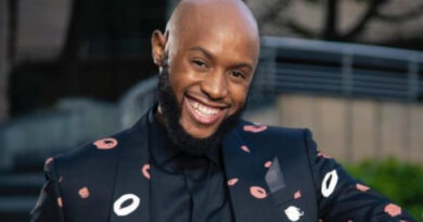 Mohale Motaung o sumbedza uri zwino u vho funana na thanga dzawe